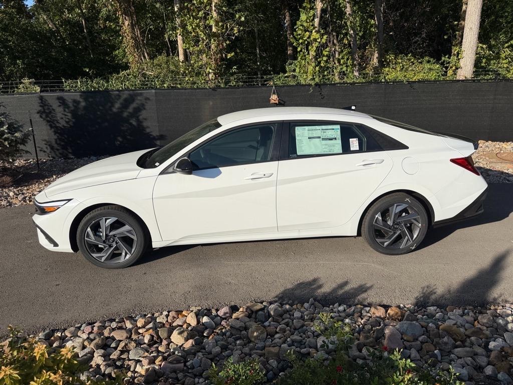 New 2025 Hyundai Elantra SEL Sport Sedan