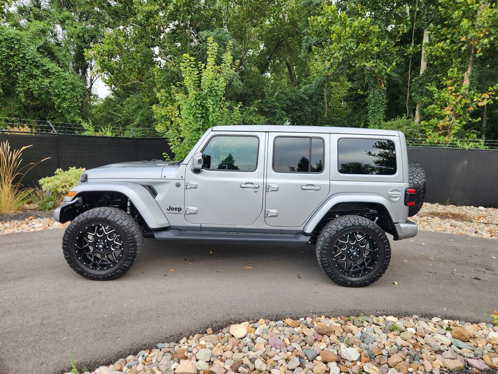 2021 Jeep Wrangler Unlimited Sahara photo 2