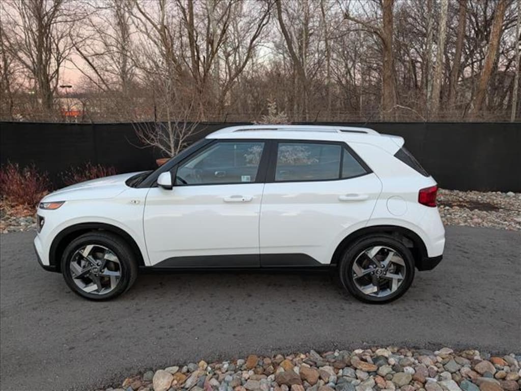 Used 2025 Hyundai Venue SEL SUV