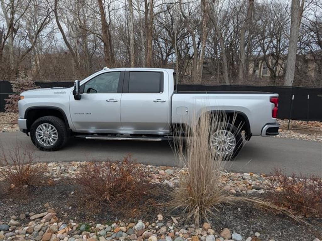 Used 2022 Chevrolet Silverado 3500HD High Country Crew Cab Short Bed Truck