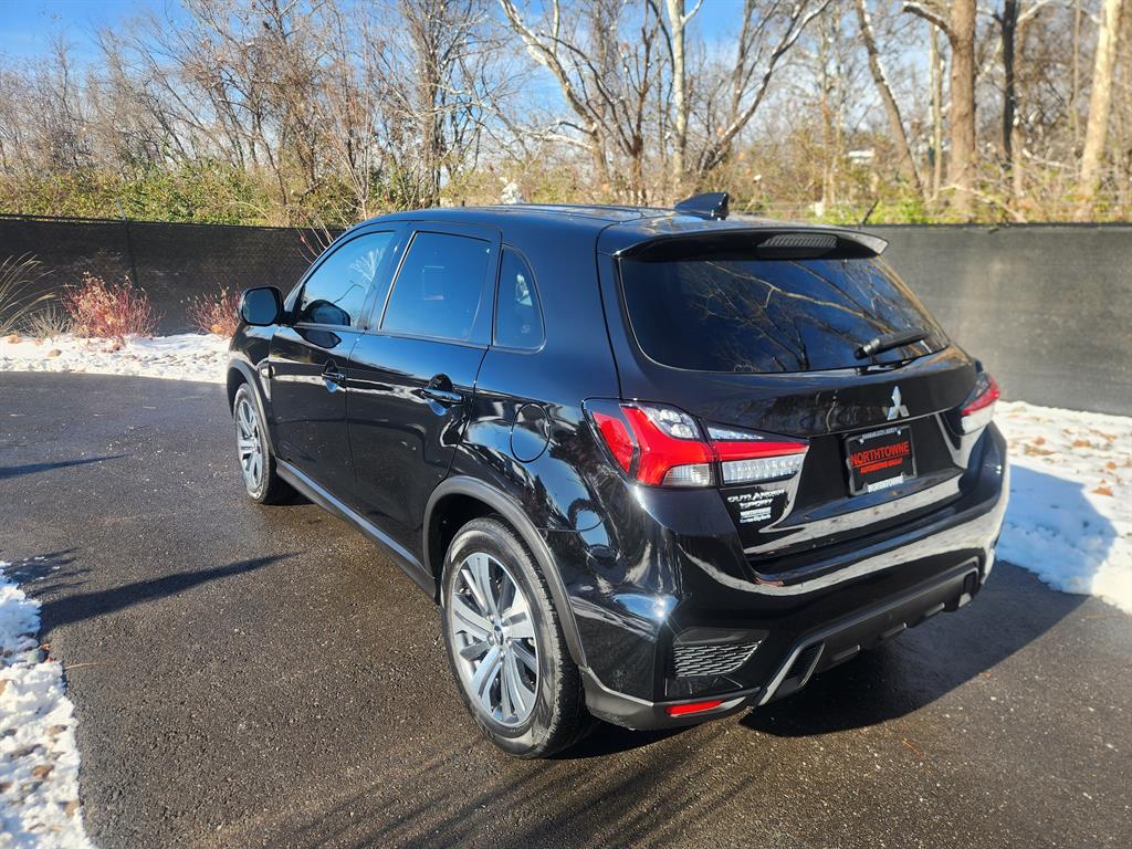 2024 Mitsubishi Outlander Sport ES photo 3