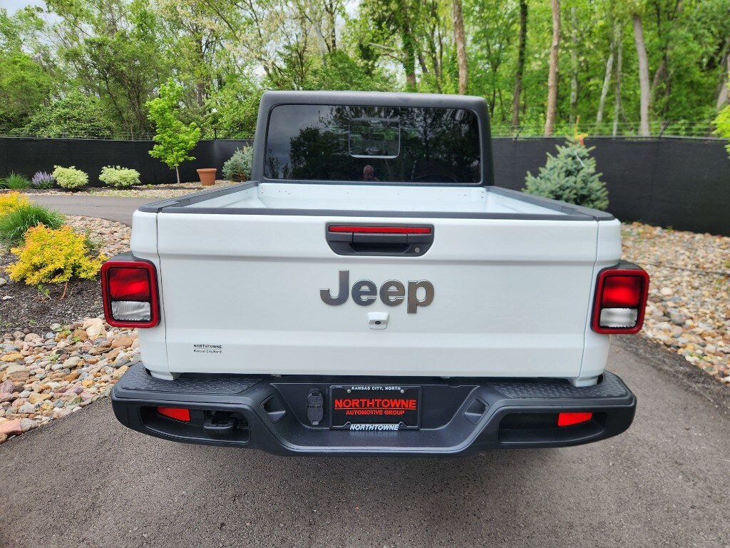 2023 Jeep Gladiator Overland photo 4