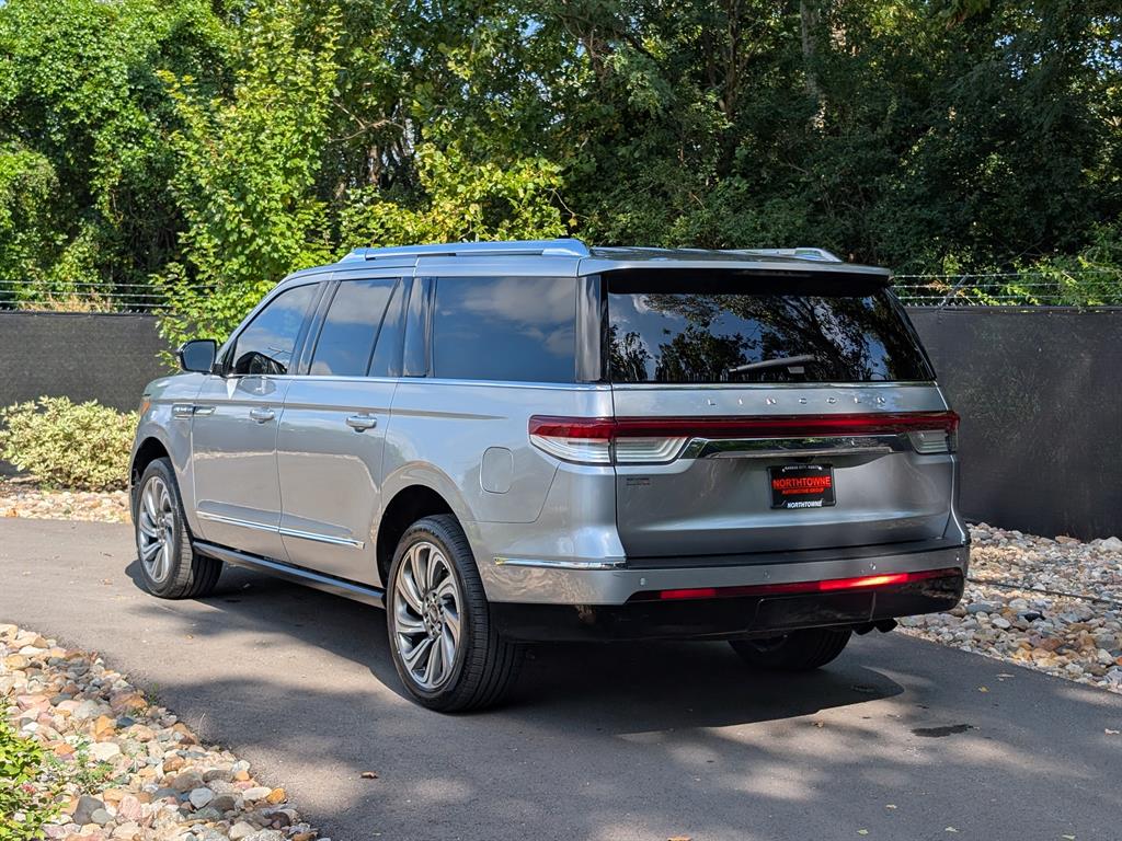 2022 Lincoln Navigator Reserve L photo 3