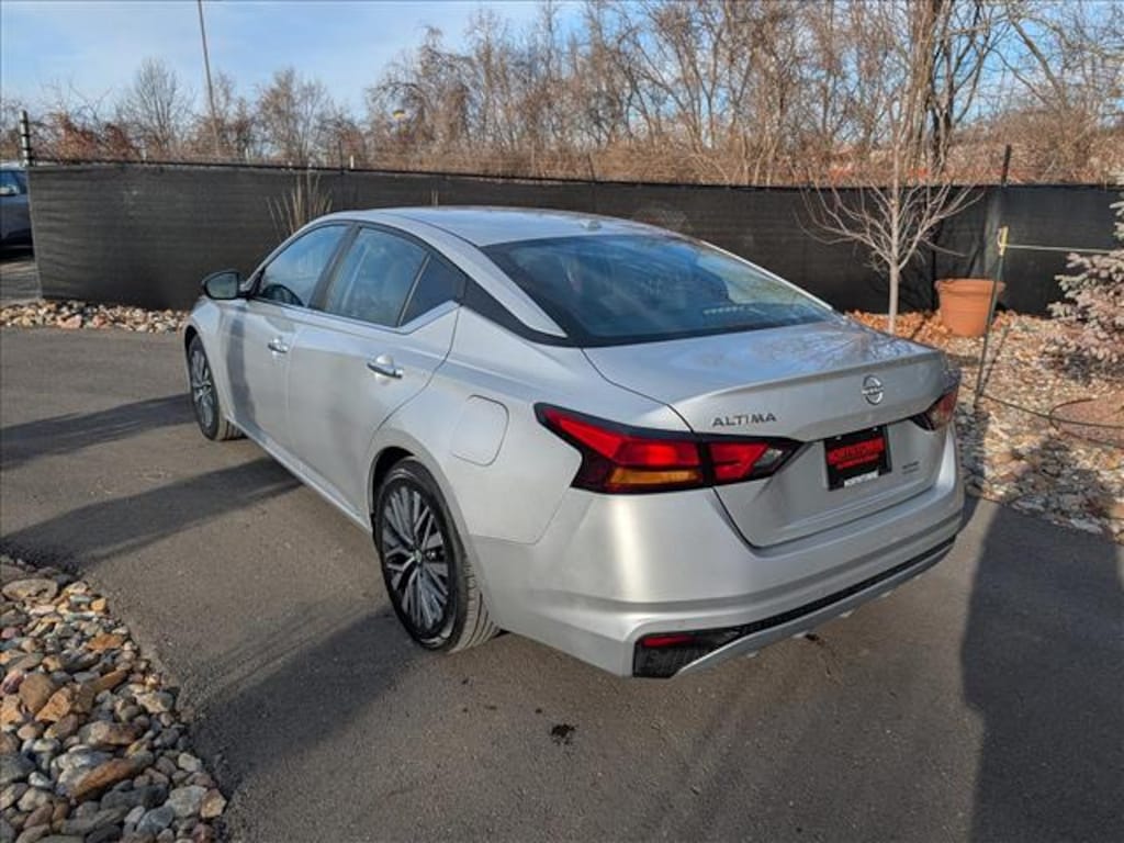 Used 2024 Nissan Altima 2.5 SV Sedan