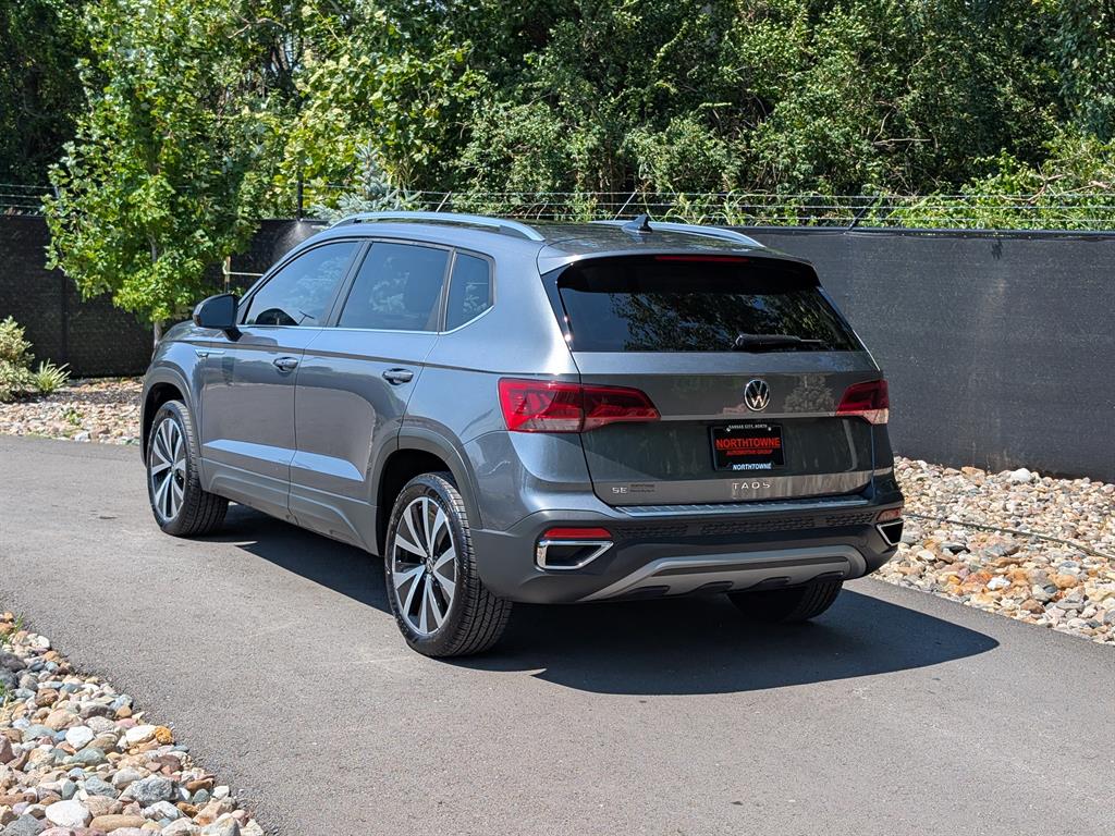 2023 Volkswagen Taos SE photo 3