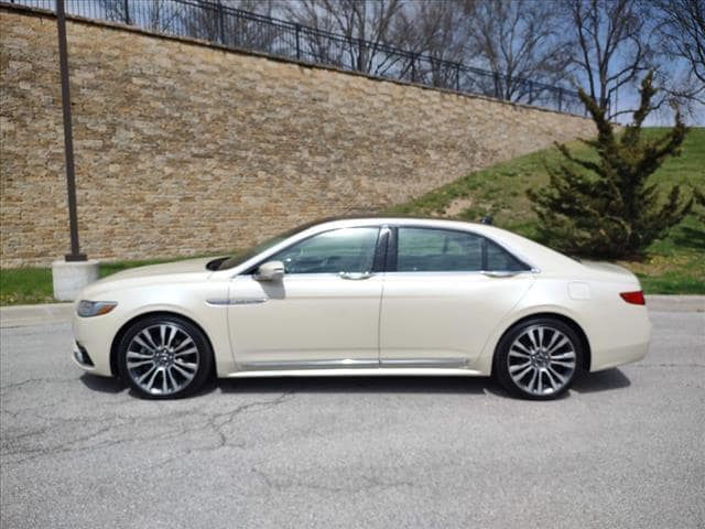 Used 2018 Lincoln Continental Reserve with VIN 1LN6L9NP9J5606280 for sale in Kansas City, MO