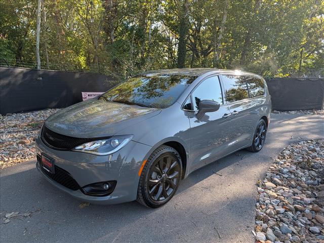 2020 Chrysler Pacifica Touring Passenger Van