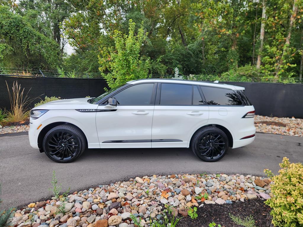 2023 Lincoln Aviator Reserve photo 2