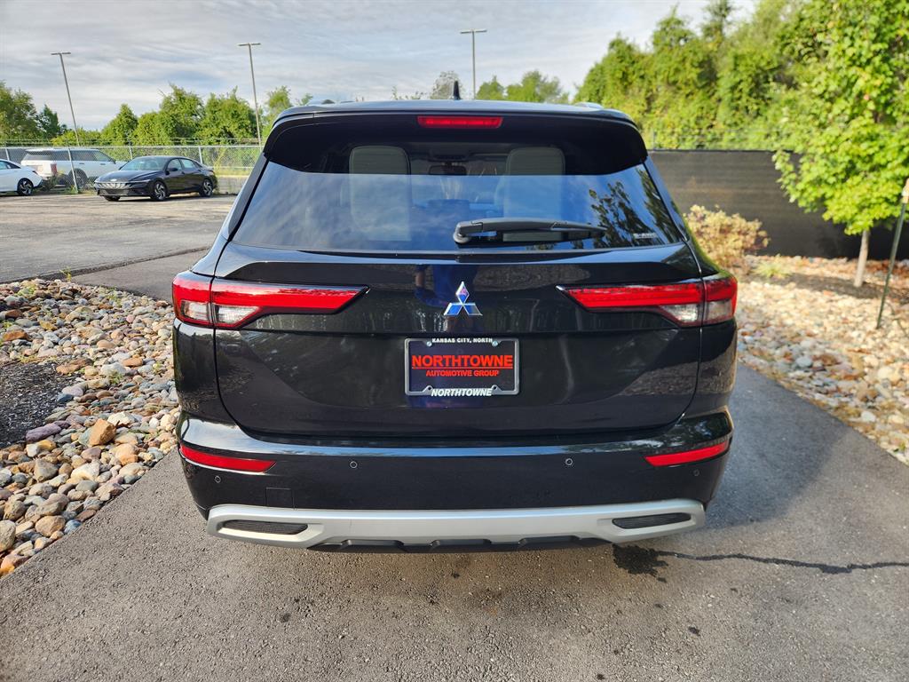 2024 Mitsubishi Outlander PHEV SEL photo 4