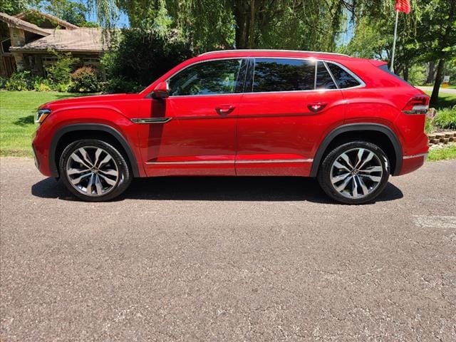 Used 2022 Volkswagen Atlas Cross Sport SEL Premium R-Line with VIN 1V2FE2CA1NC226743 for sale in Kansas City, MO