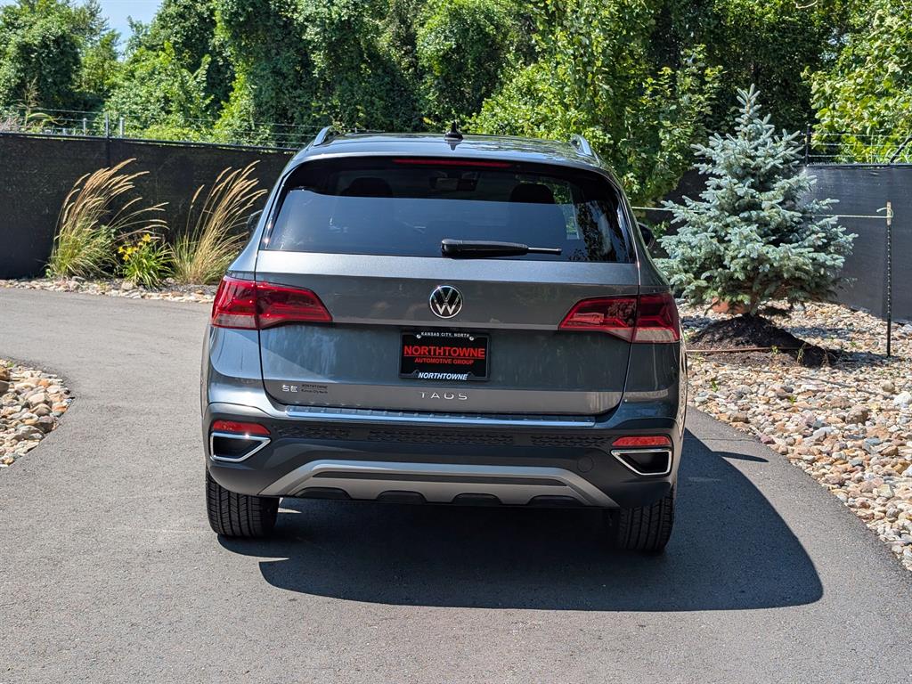 2023 Volkswagen Taos SE photo 4