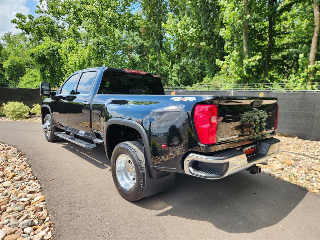 2024 Chevrolet Silverado 3500HD LTZ photo 3