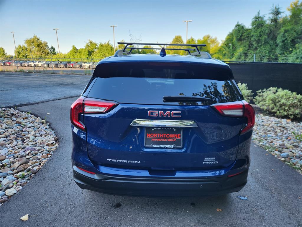 2023 Gmc Terrain SLE photo 4