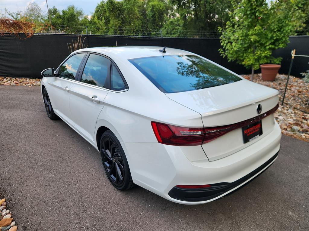 2025 Volkswagen Jetta 1.5T SE photo 3