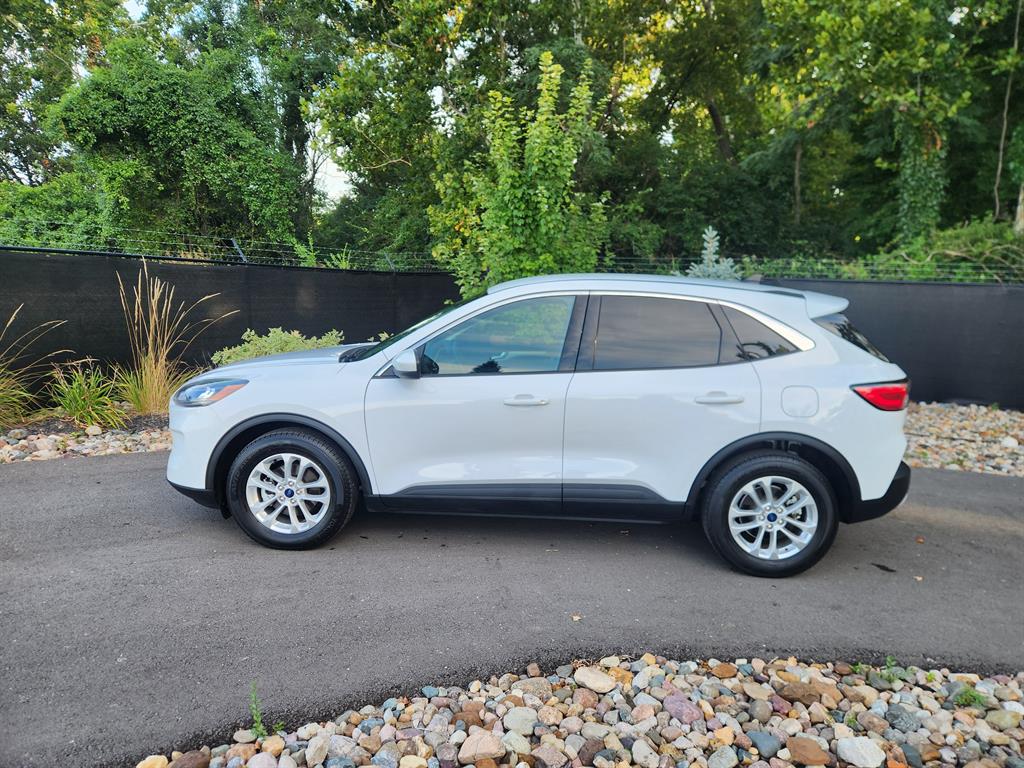 2021 Ford Escape SE photo 2