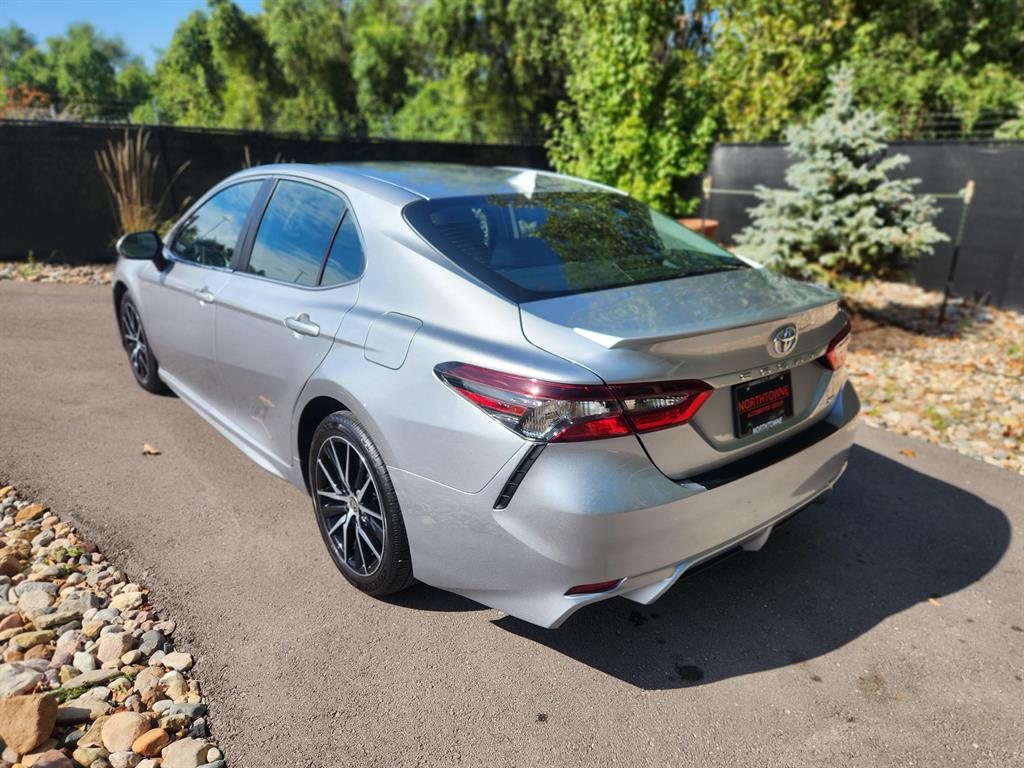 2024 Toyota Camry SE photo 3