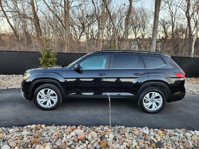 Used 2023 Volkswagen Atlas SE w/Tech with VIN 1V2WR2CA7PC527217 for sale in Kansas City, MO