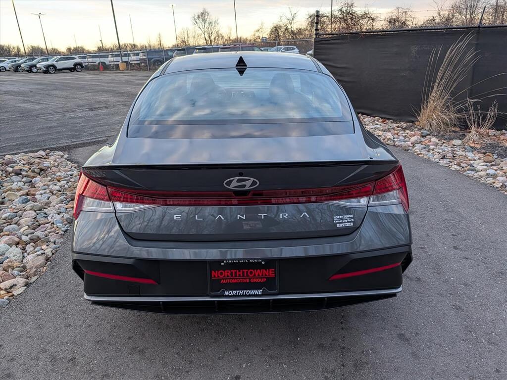 Used 2025 Hyundai Elantra HEV SEL Sedan