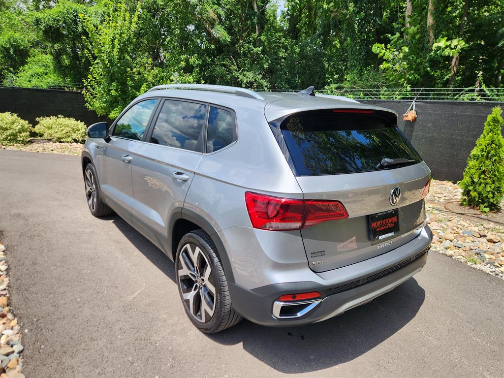 2022 Volkswagen Taos SEL photo 3
