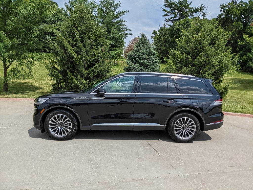 Used 2020 Lincoln Aviator Reserve with VIN 5LM5J7WC2LGL24049 for sale in Kansas City