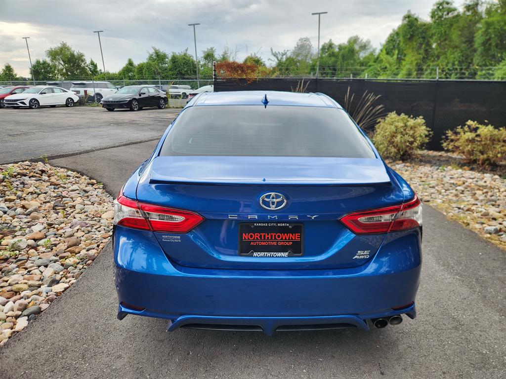 2020 Toyota Camry SE photo 4
