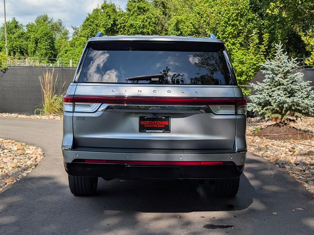 2022 Lincoln Navigator Reserve L photo 4