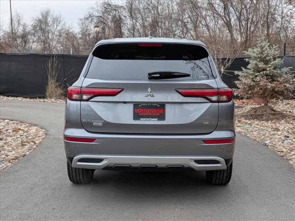 Used 2024 Mitsubishi Outlander SE SUV