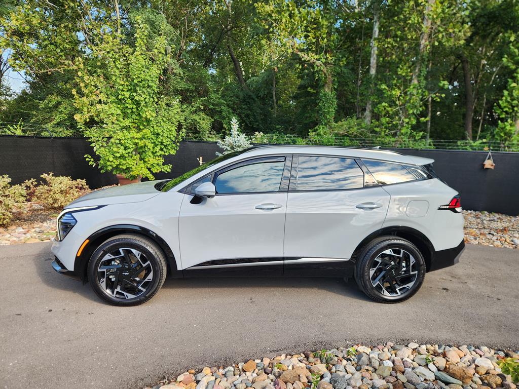2025 Kia Sportage photo 2