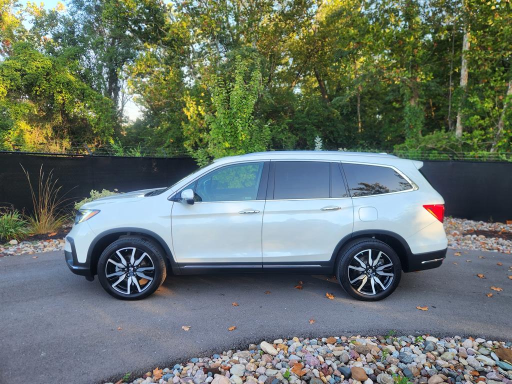 2019 Honda Pilot Elite photo 2