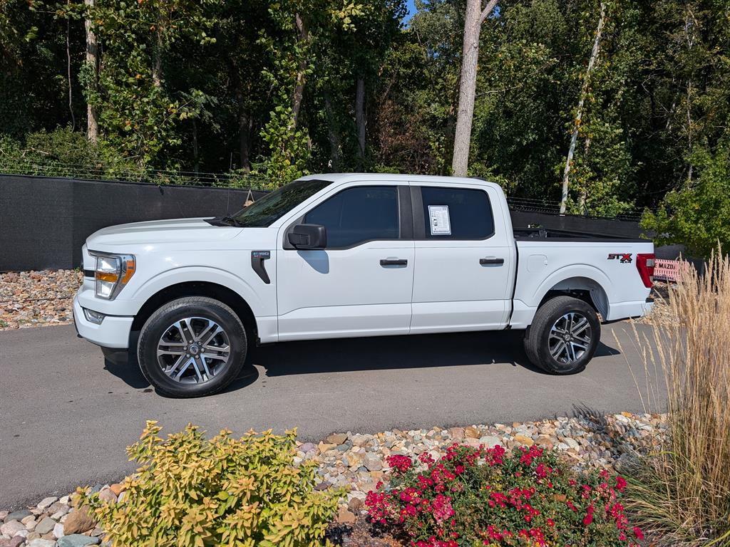 2022 Ford F-150 XL photo 2