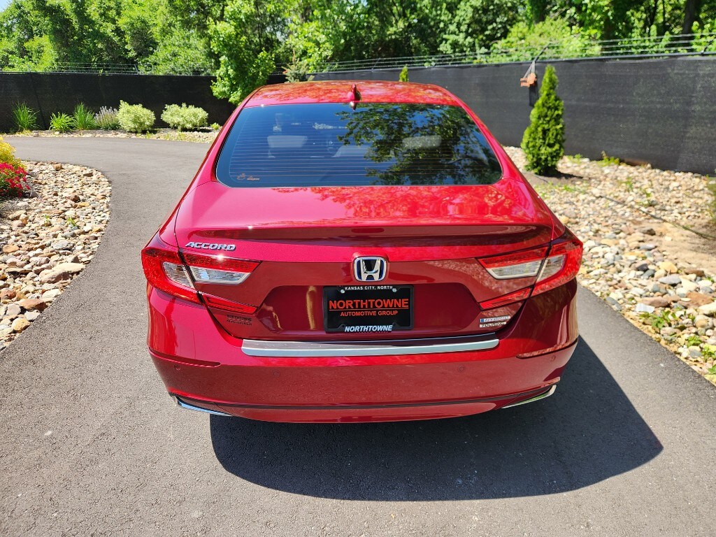 2021 Honda Accord Hybrid Touring photo 4
