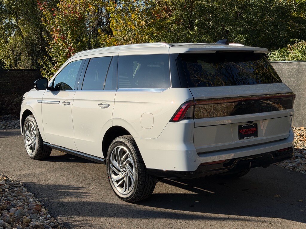 2025 Lincoln Navigator Reserve photo 3