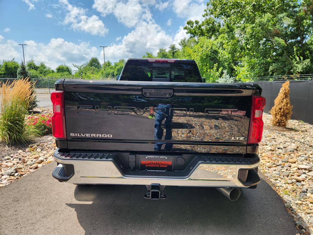 2024 Chevrolet Silverado 3500HD LTZ photo 4