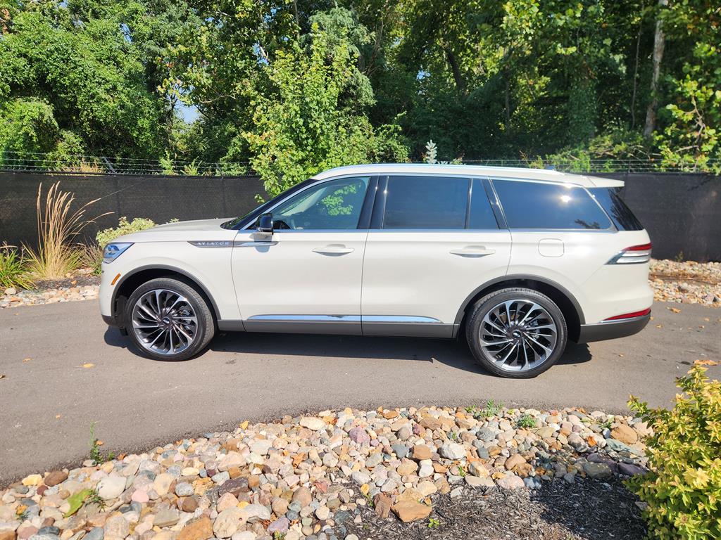 2022 Lincoln Aviator Reserve photo 2