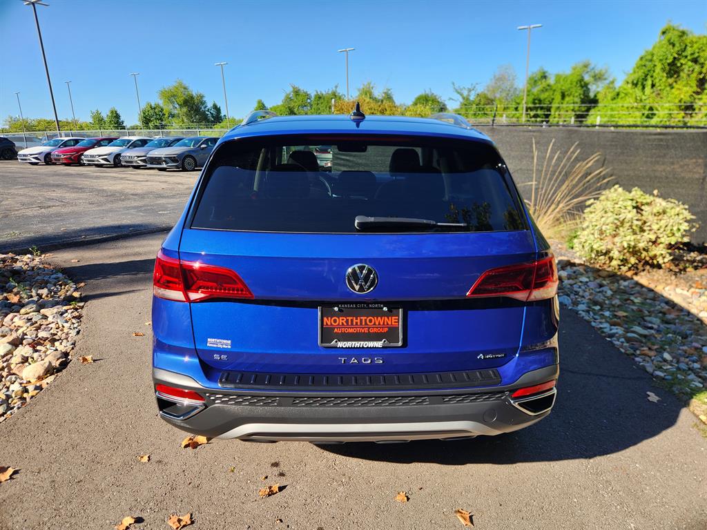 2024 Volkswagen Taos SE photo 4