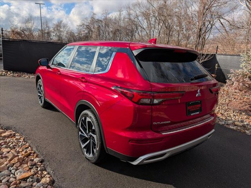 Used 2024 Mitsubishi Outlander SE SUV