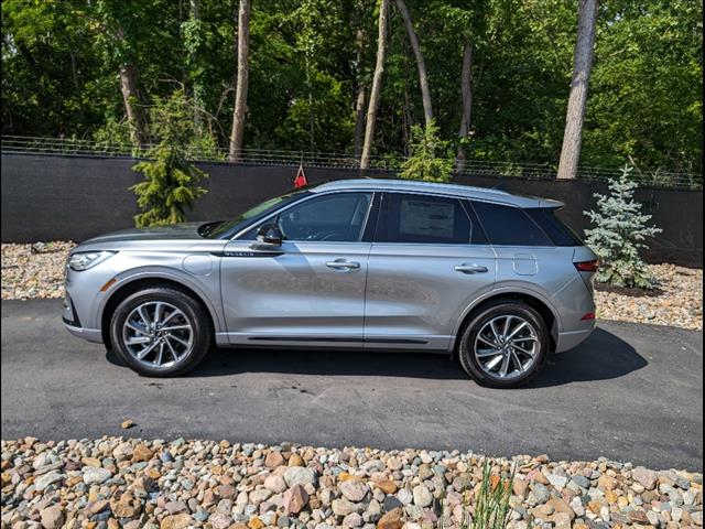 2024 Lincoln Corsair Grand Touring photo 2