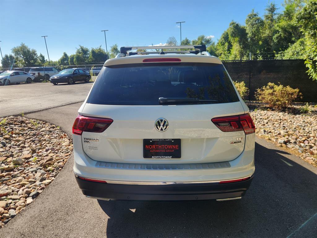 2018 Volkswagen Tiguan SEL Premium photo 4