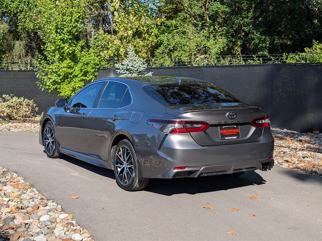 2023 Toyota Camry SE photo 3