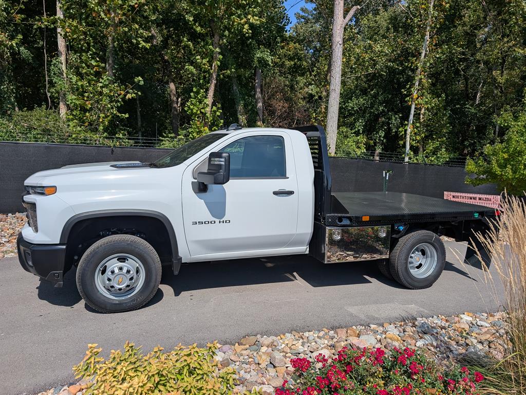 2024 Chevrolet Silverado 3500HD Work Truck photo 2
