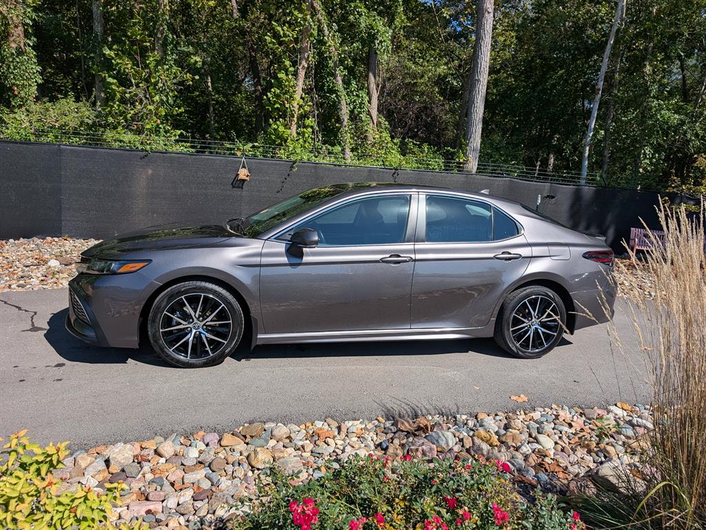 2023 Toyota Camry SE photo 2
