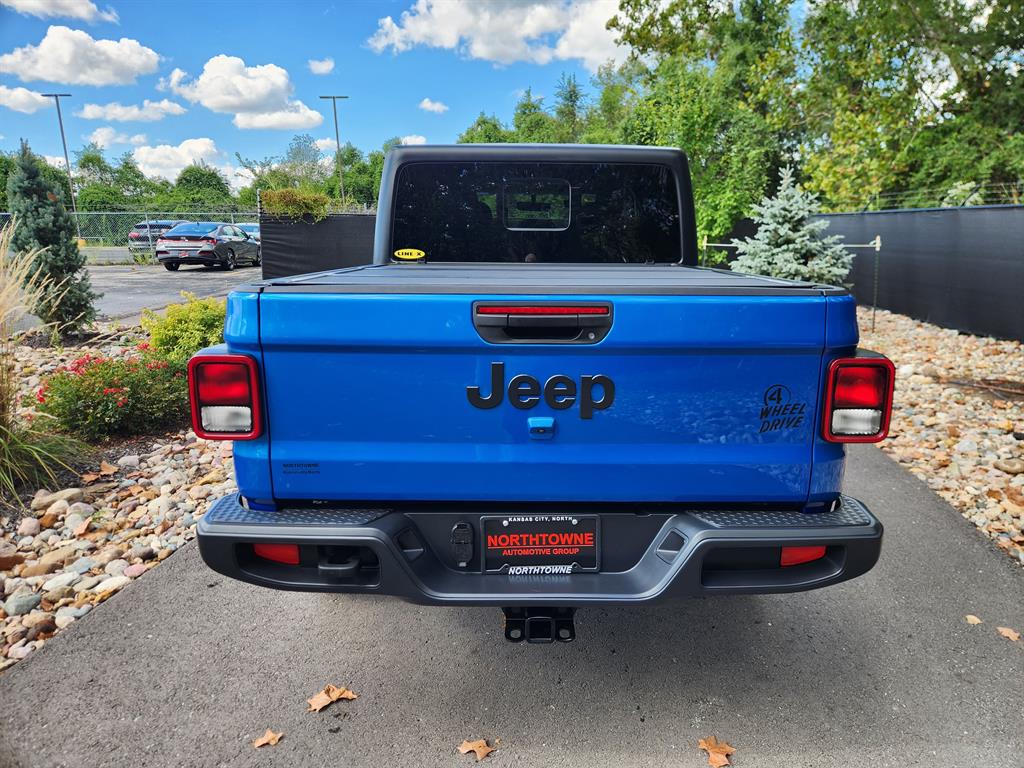 2021 Jeep Gladiator Sport photo 3