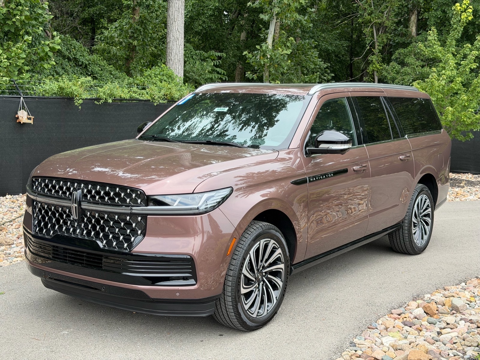 Frosted Fig Premium Colorant 2027 Lincoln Navigator SUV / Crossover Four-Wheel Drive Automatic