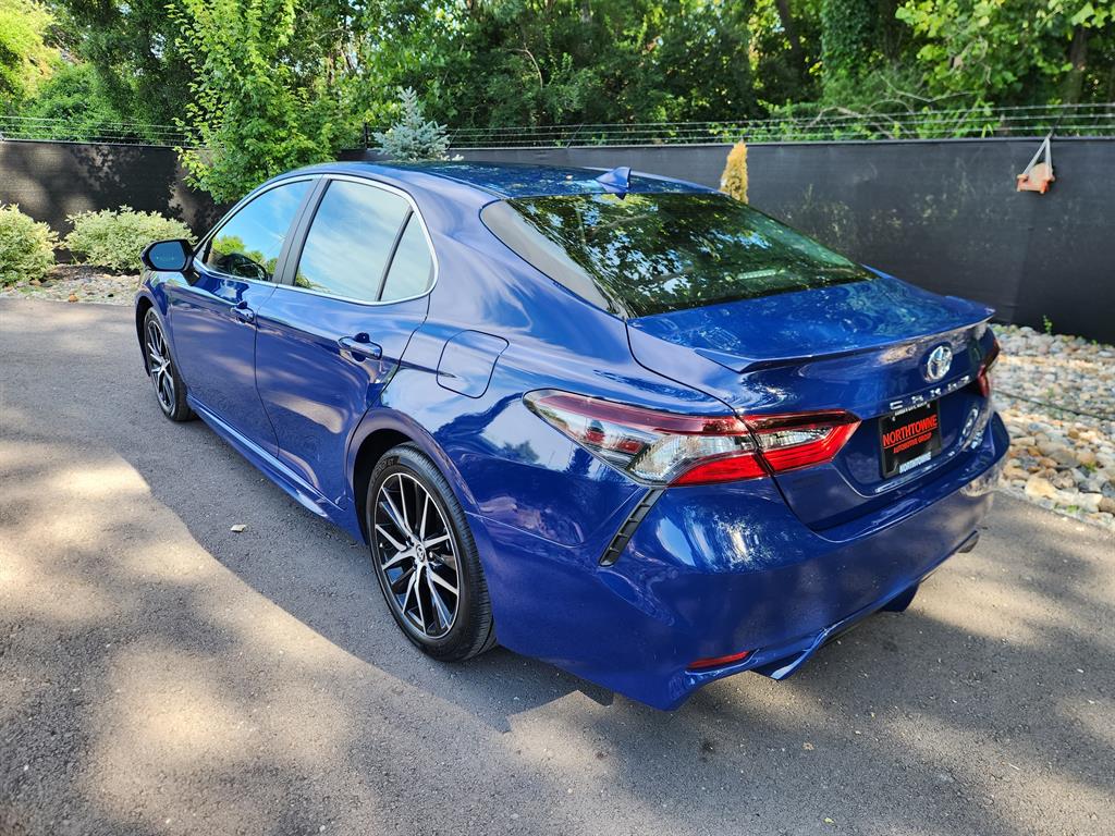 2023 Toyota Camry SE photo 3