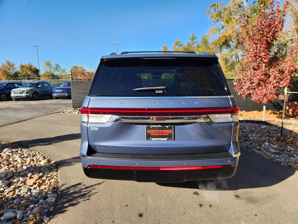 2022 Lincoln Navigator Reserve photo 3