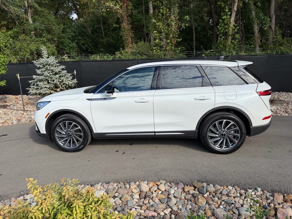 2026 Lincoln Corsair Reserve photo 2