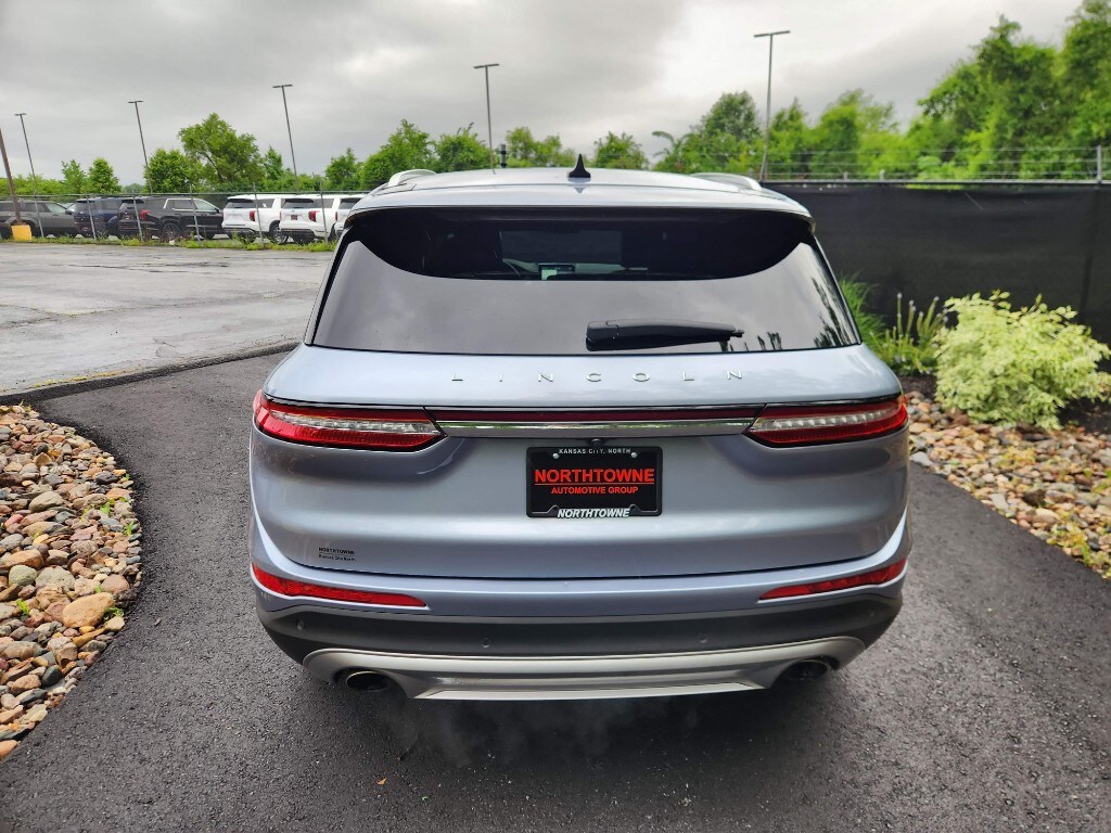 2022 Lincoln Corsair Standard photo 4