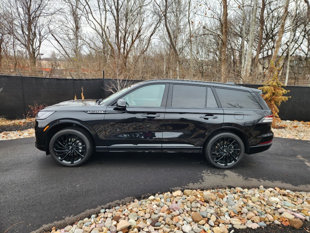 2025 Lincoln Aviator Reserve photo 2