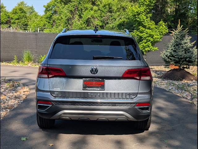 2022 Volkswagen Taos SE photo 4