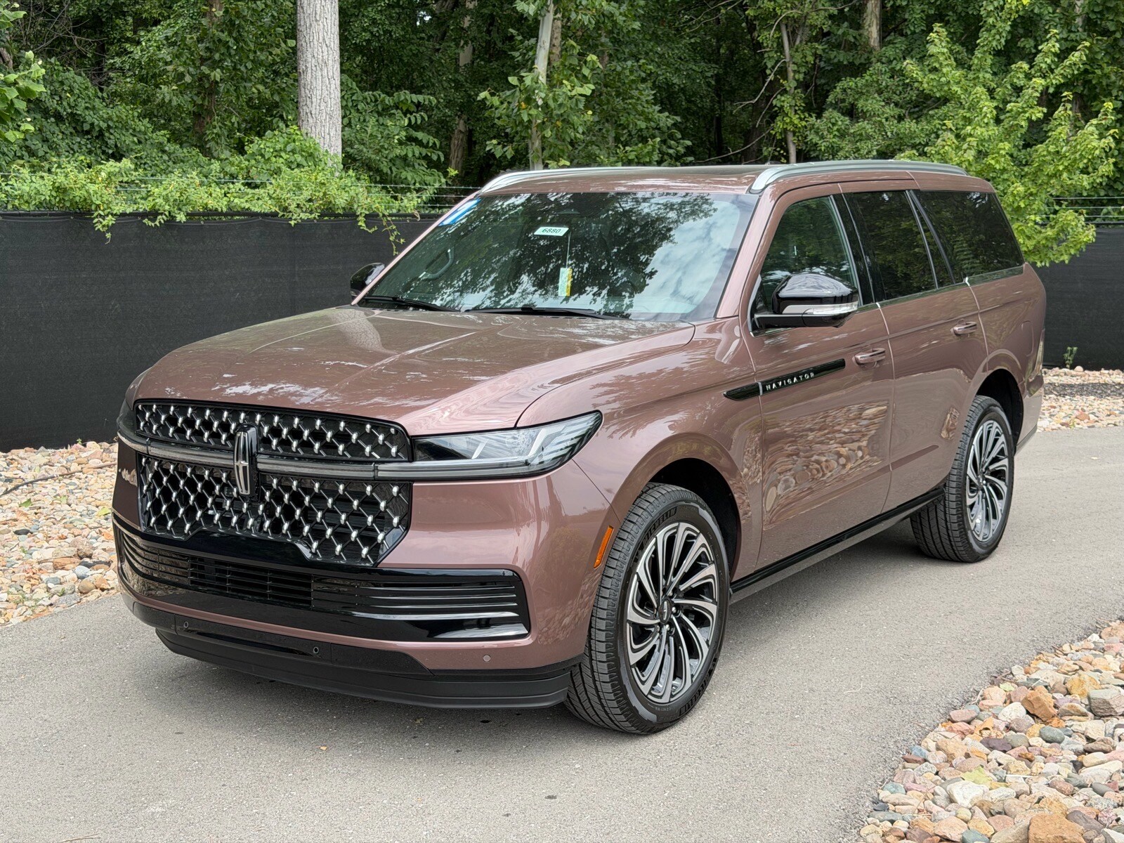 Frosted Fig Premium Colorant 2027 Lincoln Navigator SUV / Crossover Four-Wheel Drive Automatic